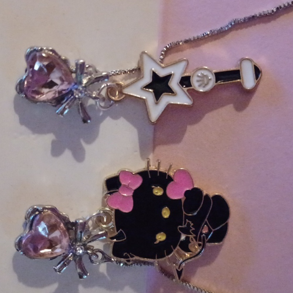 HELLO KITTY hand-crafted Earrings